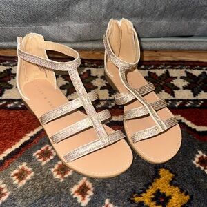 Girls dressy sandals with zipped closer on the back